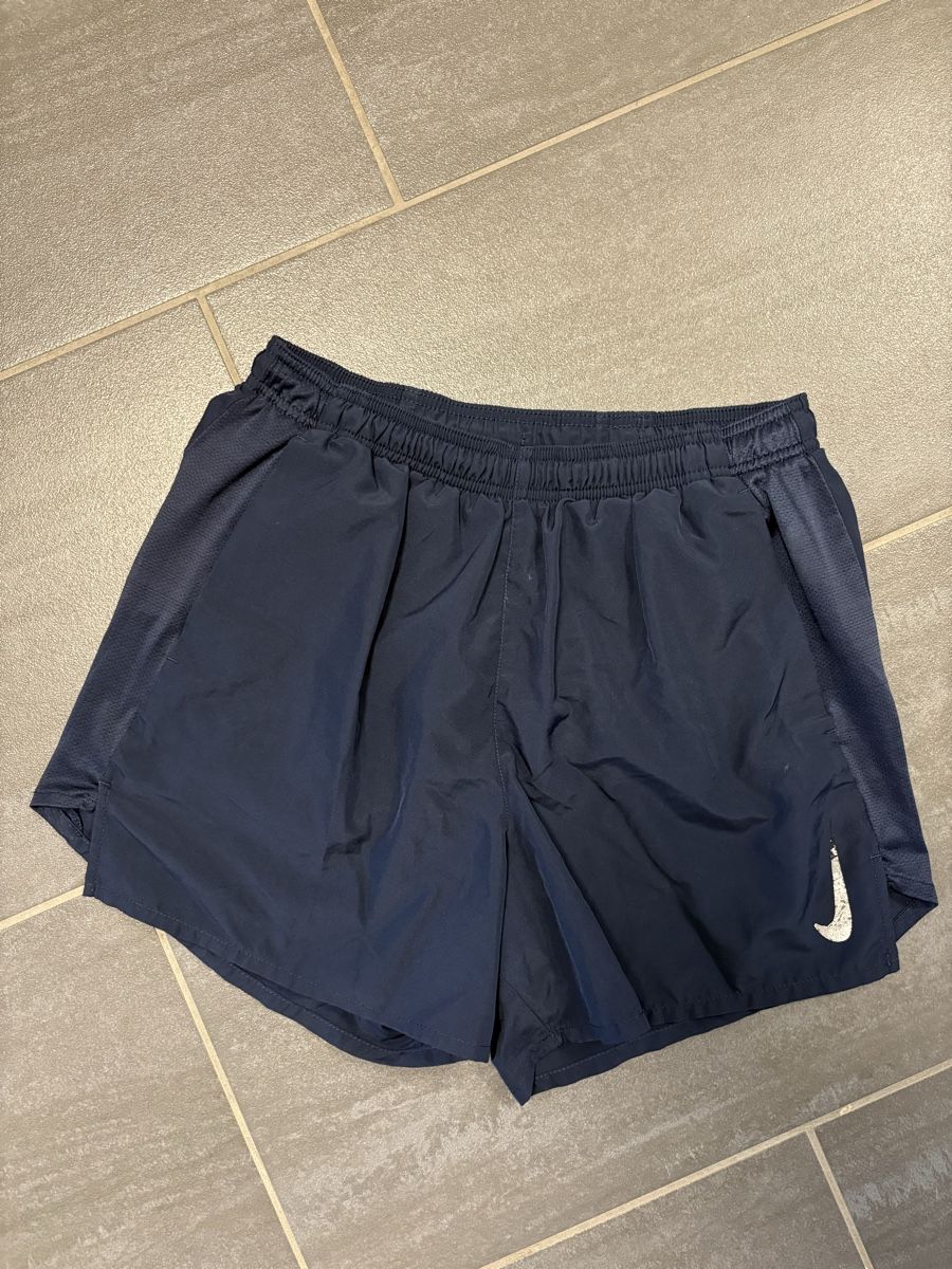 Nike Pantaloni: Nike Dri-Fit Shorts M – Usato da Rümlang venduto da svent 1