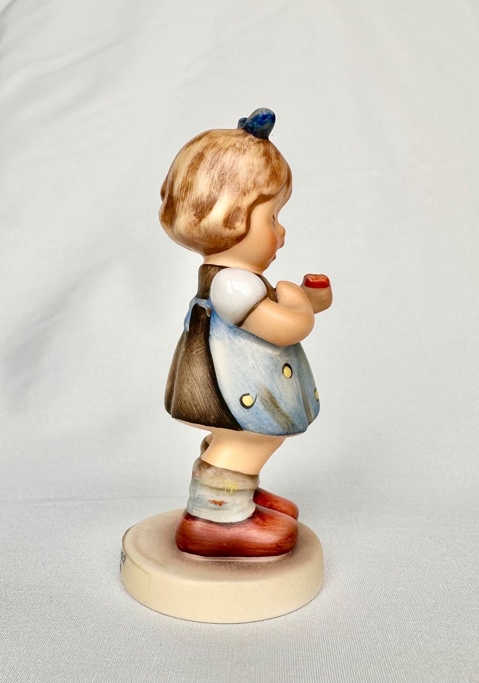 Hummel Statuette: Süsse Goebel Hummel Figur Mädchen "Magst mi noch?" – Usato da Steinen venduto da SputnikSweetheart 3