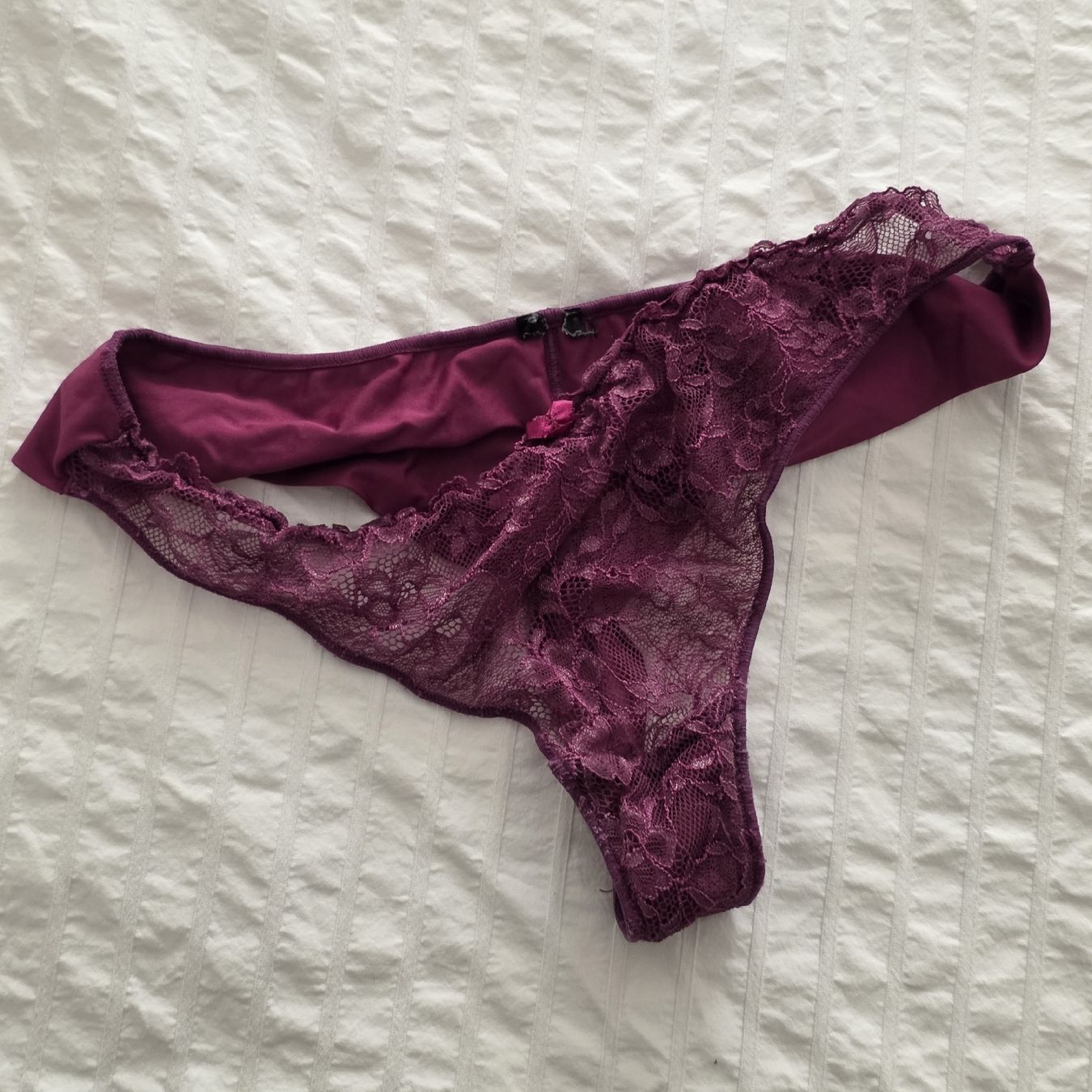 Autres dessous: String Tanga Spitze Weinrot Gr M gebrauchte  – D'occasion à Rheinsulz par Gilea 1
