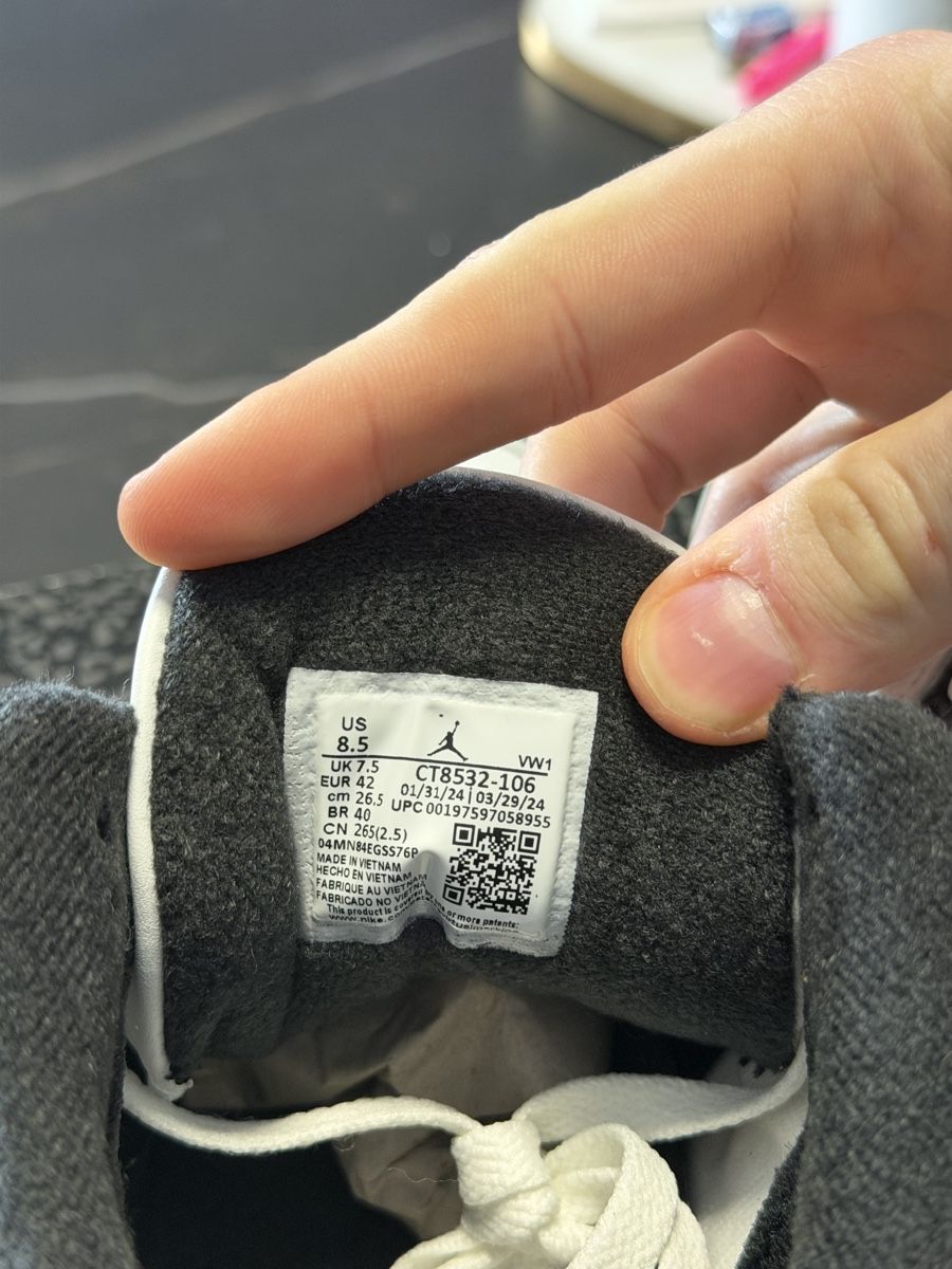 Jordan Herrenschuhe: Jordan 3 Cement Grey taille 42 – Neu und originalverpackt aus Yverdon-les-Bains von ioustock 4