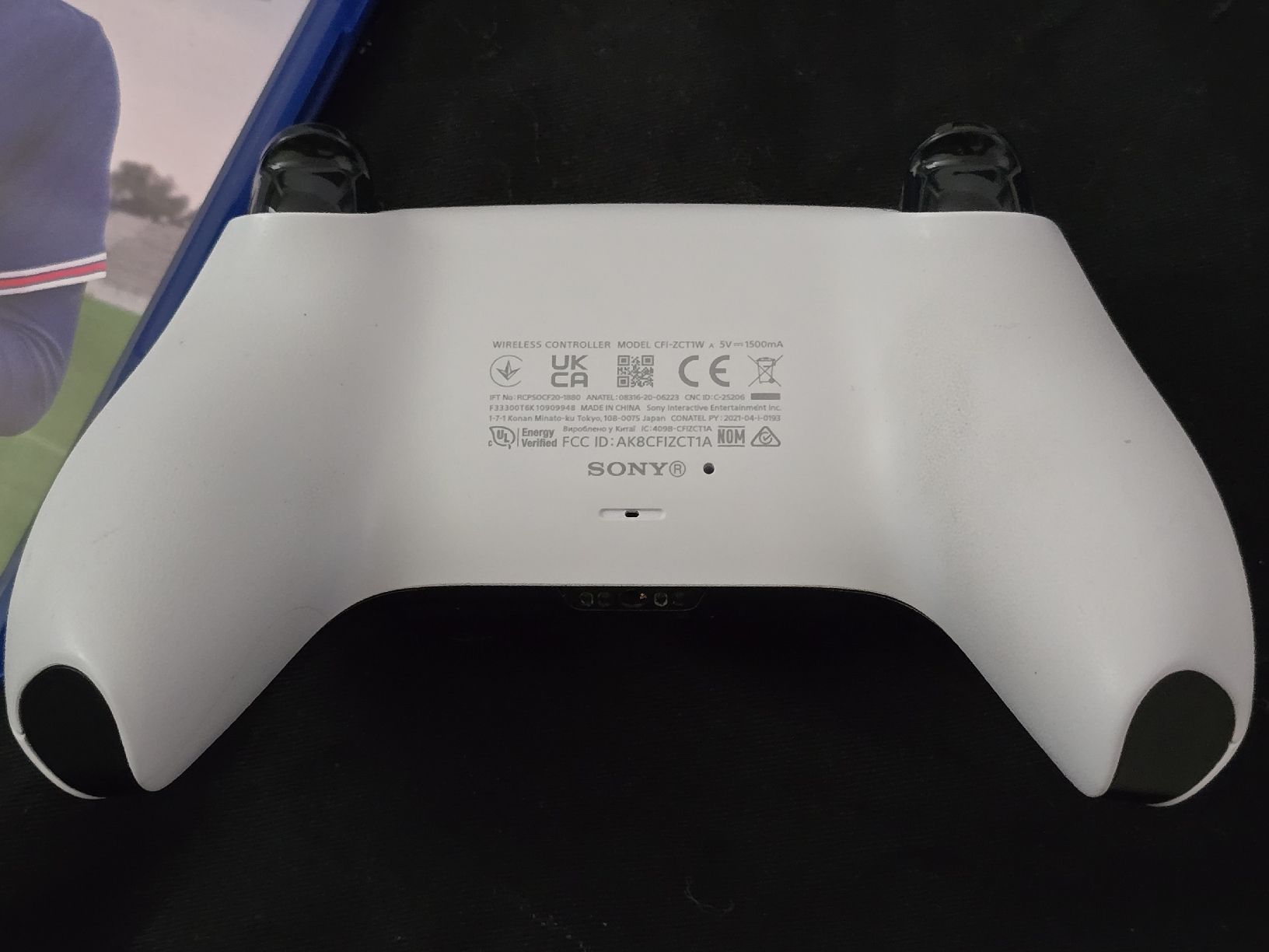 Sony Manettes: PS5 Controller + Fifa 22 – D'occasion à Basel par Honest 5