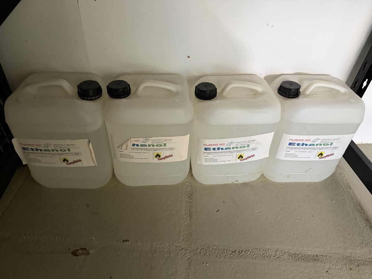 Bracieri: Ethanol ca. 39 Liter  für Feuerschale etc. – Nuovo (secondo la descrizione) da Dagmersellen venduto da INEICHEN-MULTIMEDIA