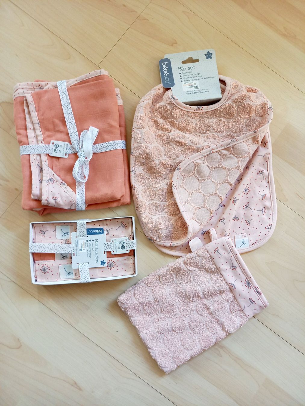 Teli da bagno: Baby Geschenkset von Bébé-Jou – Nuovo e nell'imballaggio originale da Zwillikon venduto da Leewii