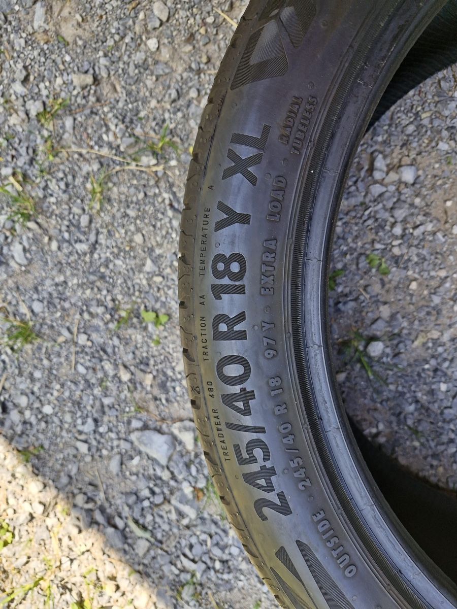 Pneus & Roues: 2 Reifen Continental 245 40 18 – D'occasion à Zürich par Porto0 1