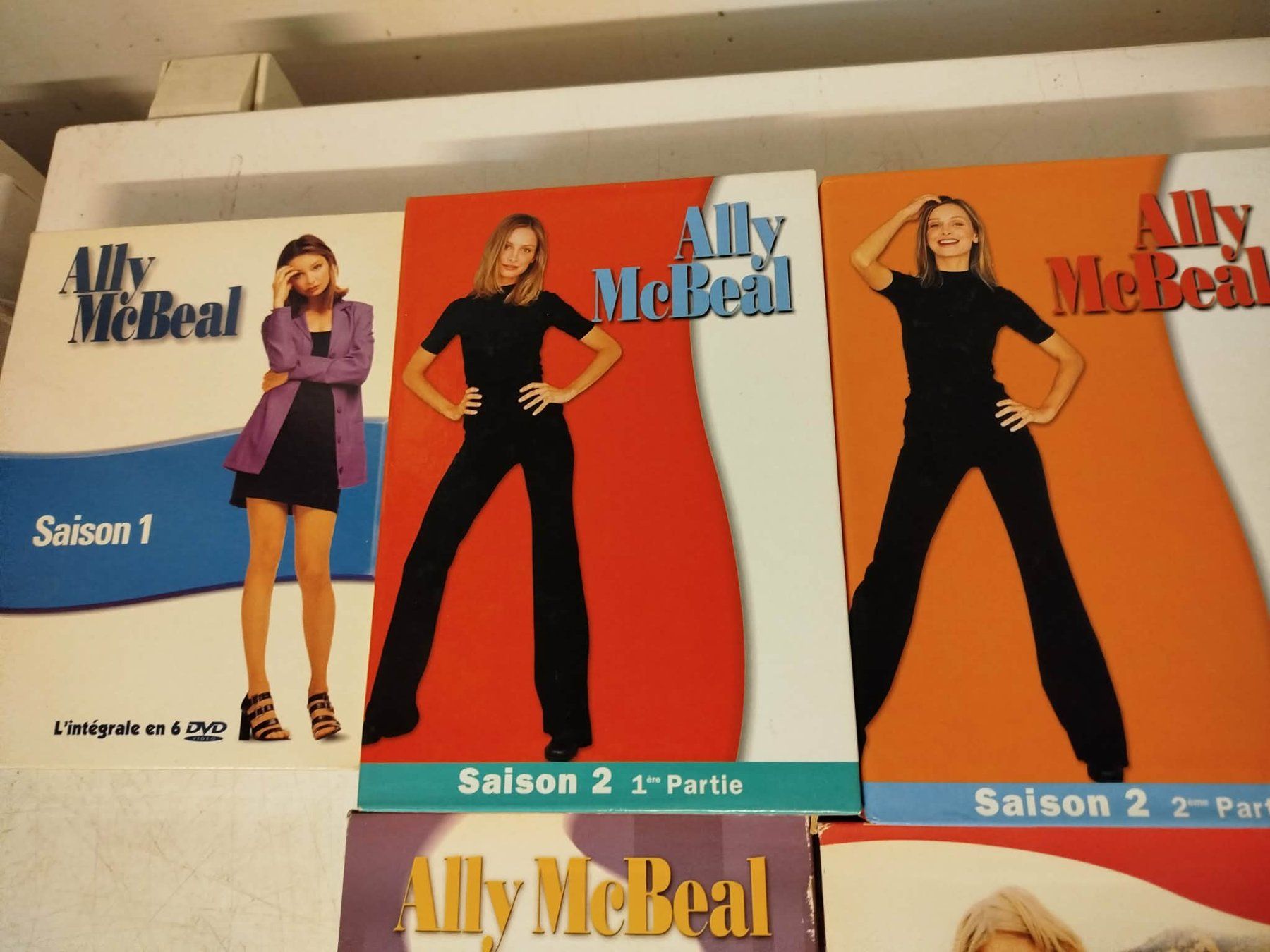 Tutti i DVDs: DVD  ALLY MCBEAL – Usato da La Chaux-de-Fonds venduto da Emmaus2300CDF 2