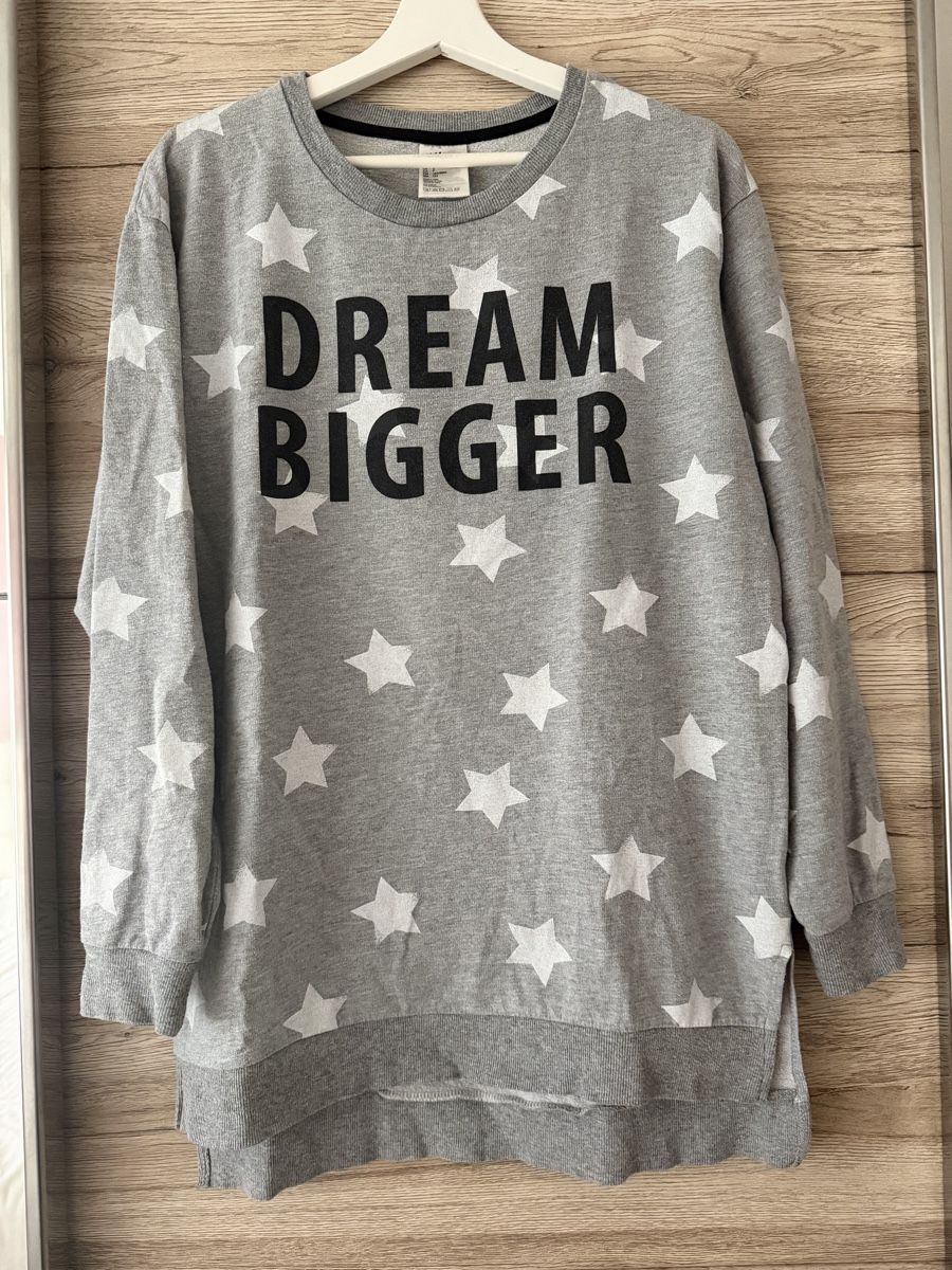 H&M Pullover & Sweatshirts: Grauer H&M Pullover mit Sternen, Grösse S oversize – Gebraucht aus Au ZH von FMRF