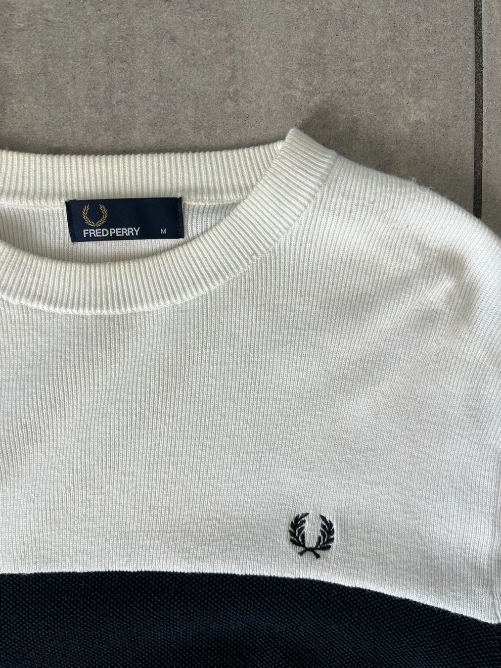 Fred Perry Pulls & Sweat-shirts: FRED PERRY Pullover Blau/Weiss – D'occasion à Otelfingen par Denis_ZH 3