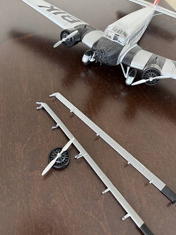 Kit di modellismo & Modellini statici: Modellflugzeug von Schuco – Usato da Kilchberg ZH venduto da rom_6bf7 2