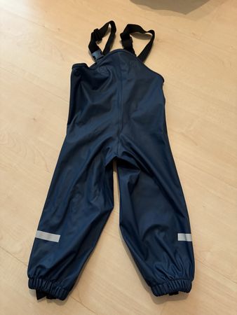 Regenhose mit Latz Grösse 92 dunkelblau 