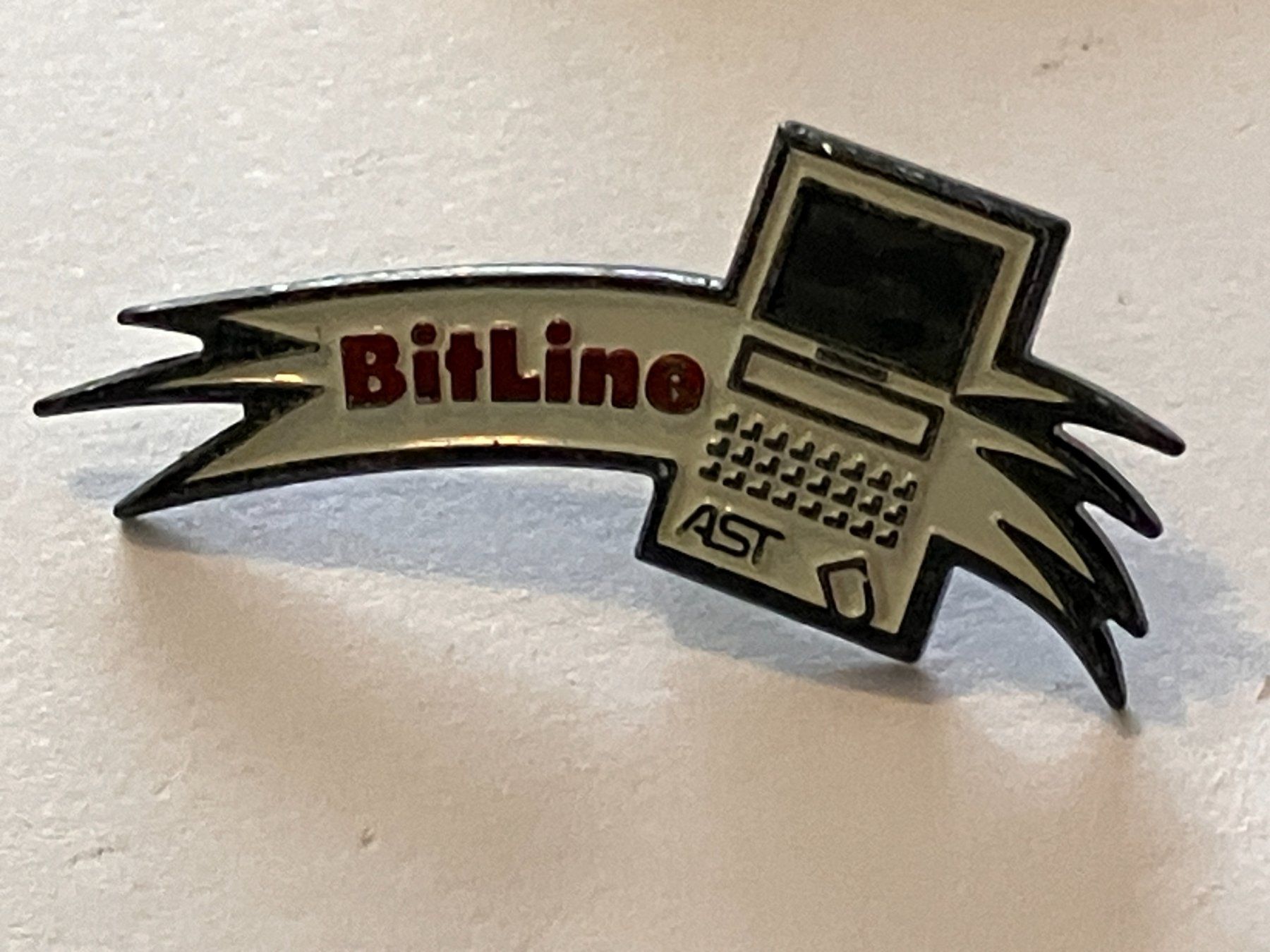 Placchette & Badge: 1 Pin BitLine – Usato da Basel venduto da djwwpp