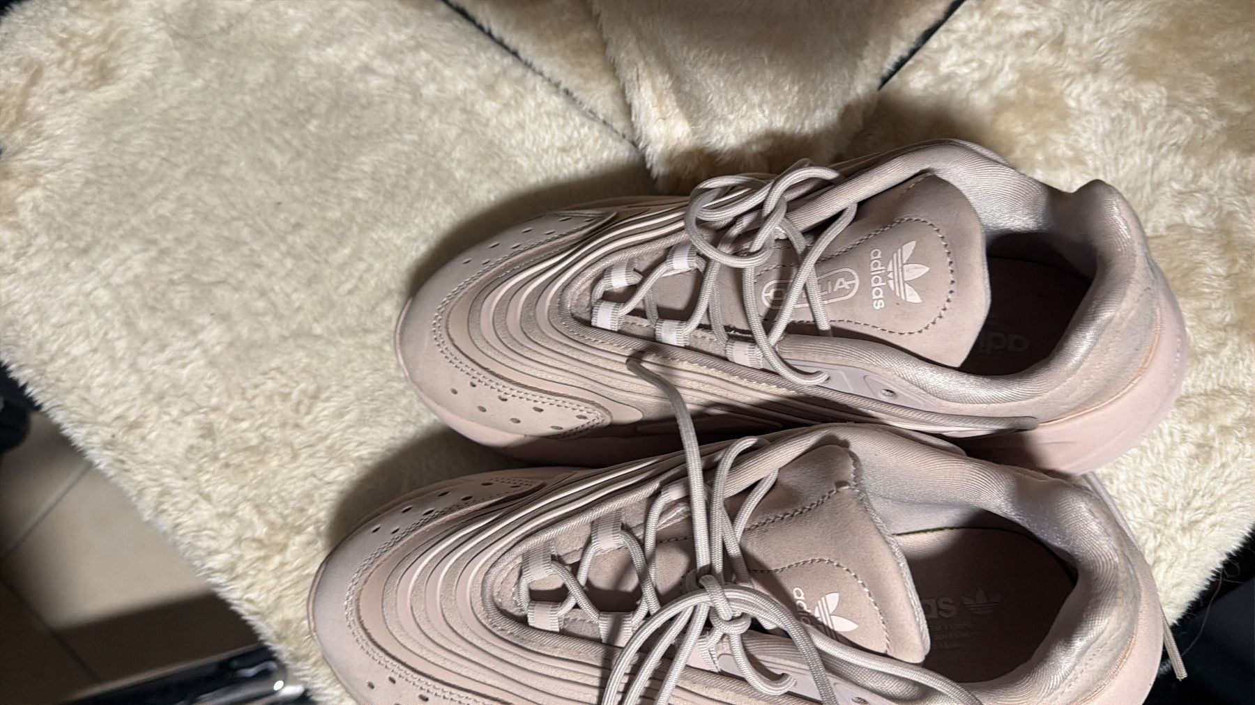 Adidas Scarpe da donna: Adidas portés 2 fois comme neufs – Usato da Penthalaz venduto da gabibl5 1