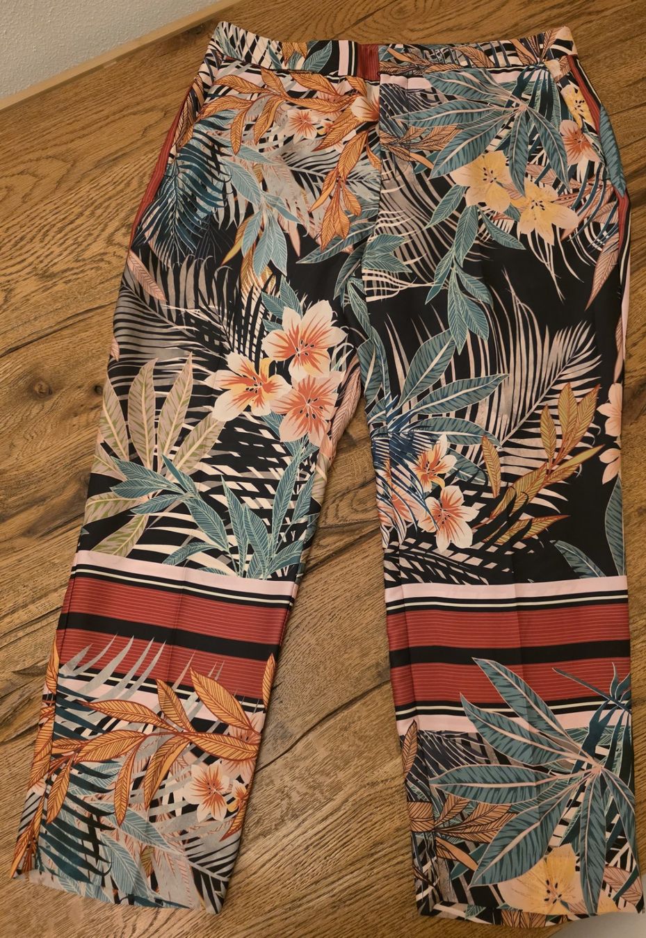 Zara Pantaloni: Sommerliche Zara Hose Tropical print – Nuovo (secondo la descrizione) da Basel venduto da sci_67ms