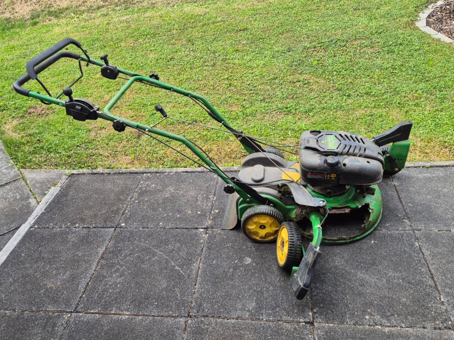 John Deere Tagliaerba: Rasenmäher John deere – Usato da Gansingen venduto da H351 1