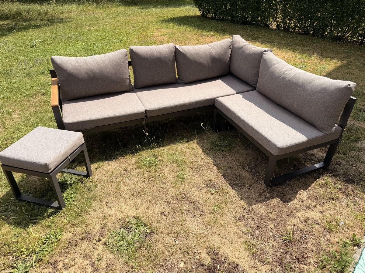Sofas: Garten lounge set grau mit hocker guter zustand – Gebraucht aus Bremgarten AG von BeeM-SE