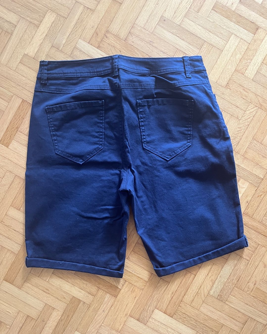 Pantaloni: Damen Shorts Grösse 40 – Usato da Ittigen venduto da Luky37 1