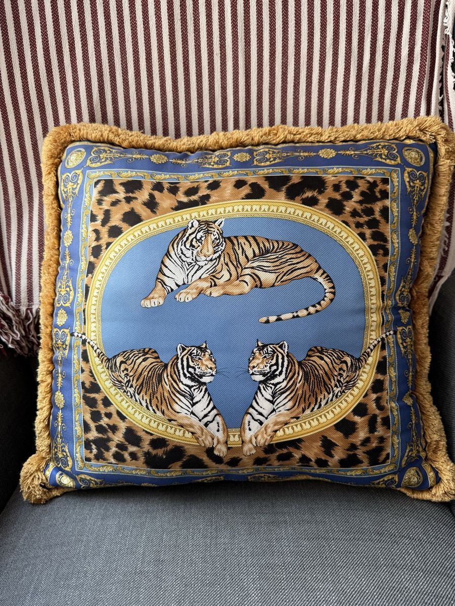 Versace Kissen: Versace Kissen Tiger – Gebraucht aus Knonau von Danyboy30