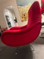 Roter Design-Sessel / Loungesessel mit Chromfüssen