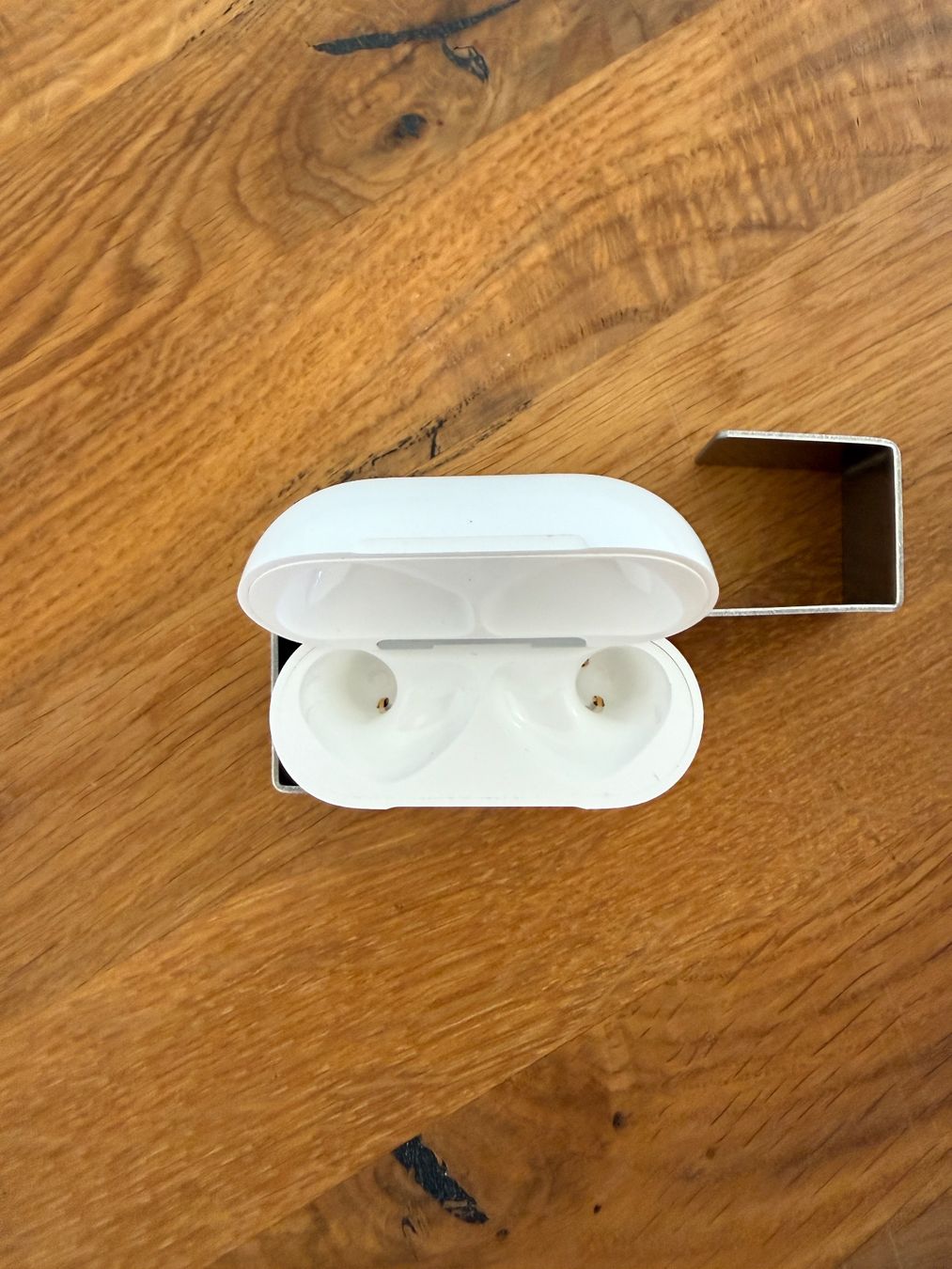 Apple Cuffie: APPLE AirPods 4 Charging Case ANC – Usato da Lausanne venduto da Nine1982 1