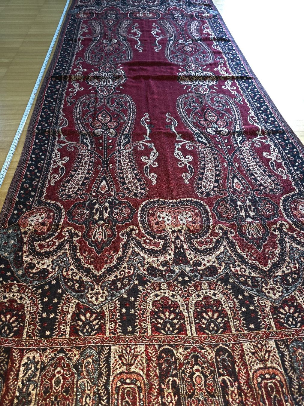 Foulard & Sciarpe: Wunderschöner, warmer Winter-Schal mit Paisley Muster – Usato da St. Gallen venduto da A.W.128 2