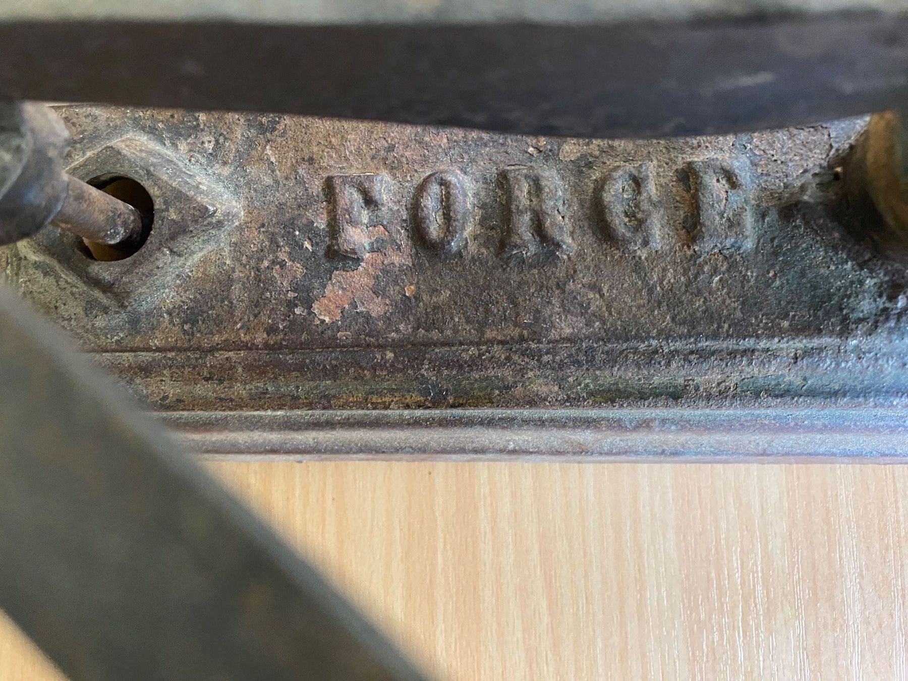 Balances et poids: Antike Waage mit verschieden Gewichtssteinen FORGE 5KILO – D'occasion à Stein AR par claire009 2