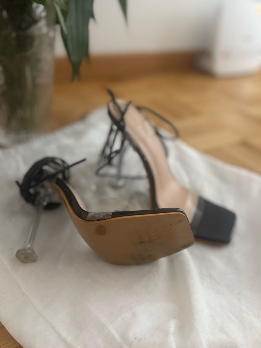 Chaussures femmes: Sandalen mit Absatz schwarz Grösse 36 – D'occasion à Oberglatt ZH par Rono96 1