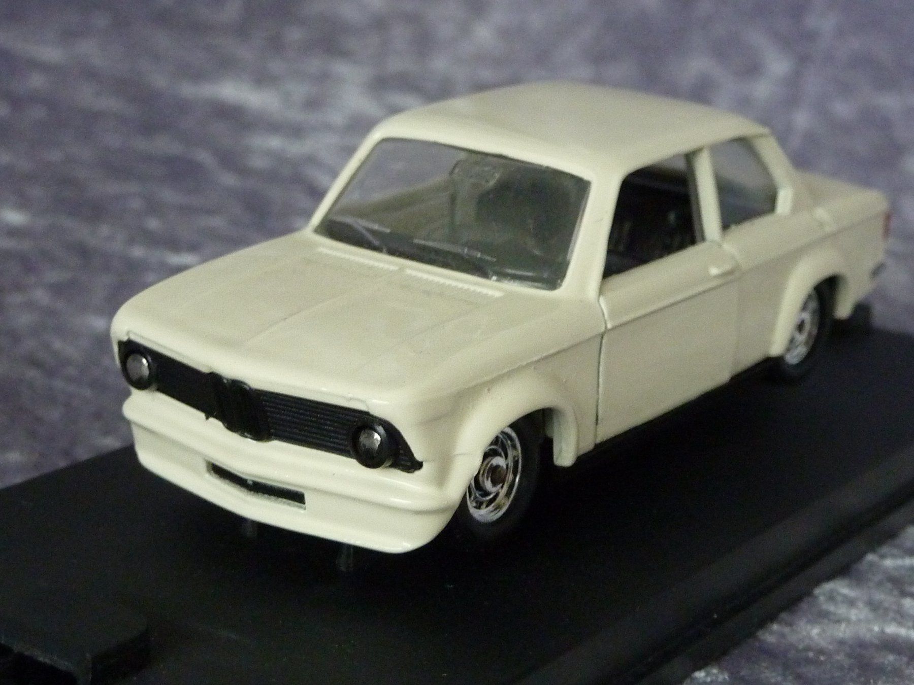 BMW Modellini d'auto: BMW 2002 Turbo 1:43 – Usato da Dürrenäsch venduto da modellautos4you