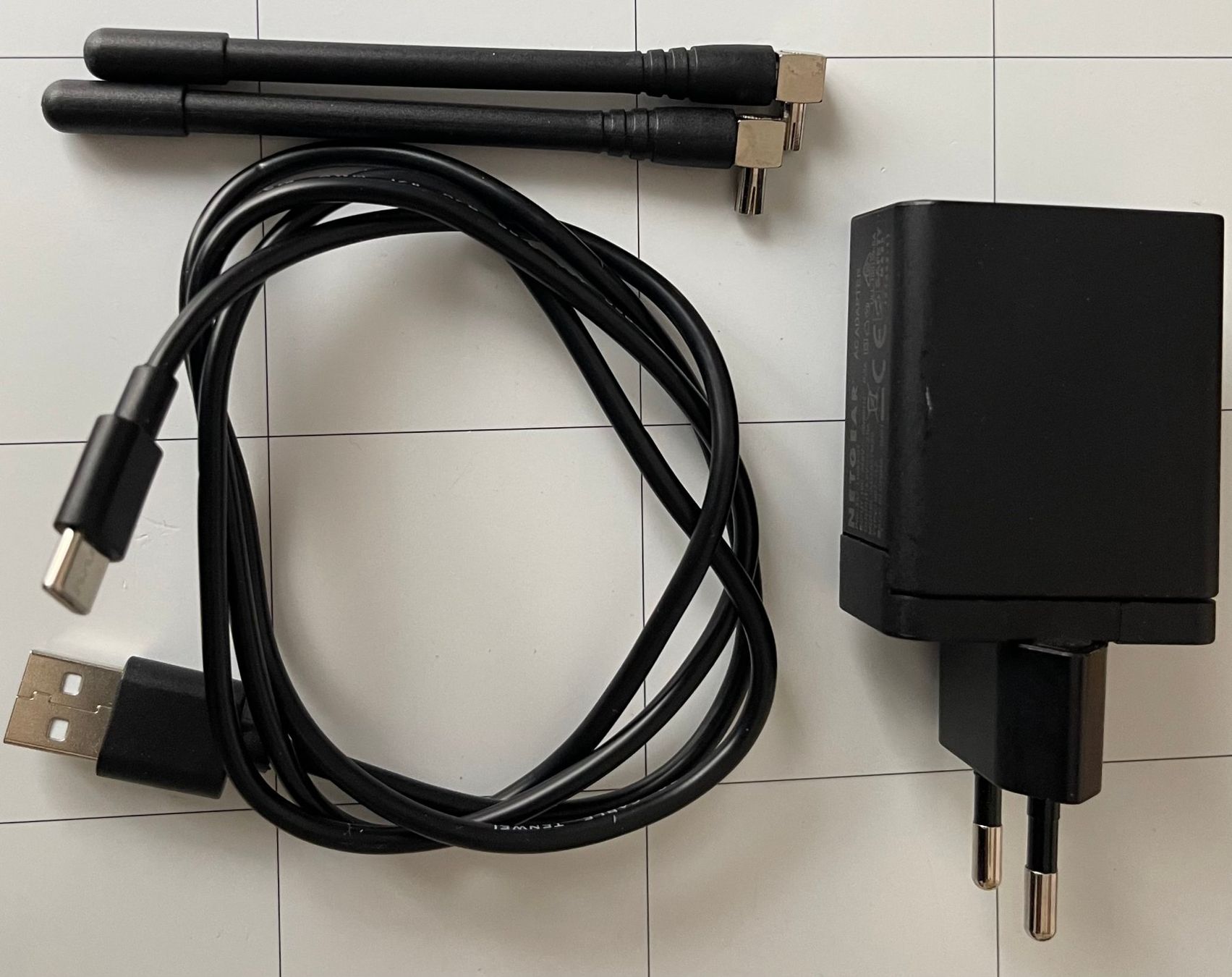 Netgear Modems & Router: LTE Router: Netgear M2 MR2100 – Gebraucht aus Amriswil von  3