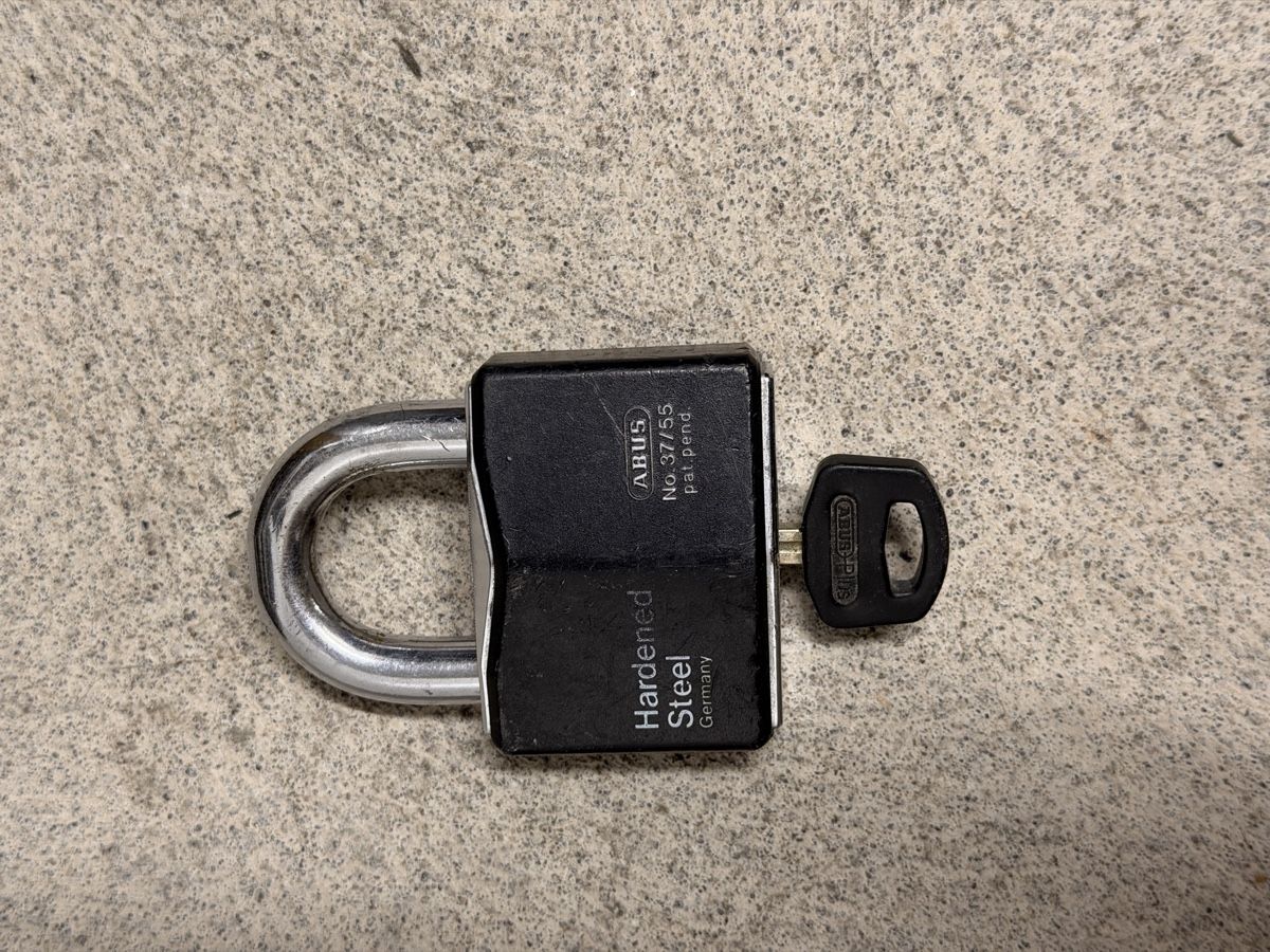 Schlösser: Schloss ABUS Granit 37/55 mit 1 Schlüssel – Gebraucht aus Zürich von Gadgets2020