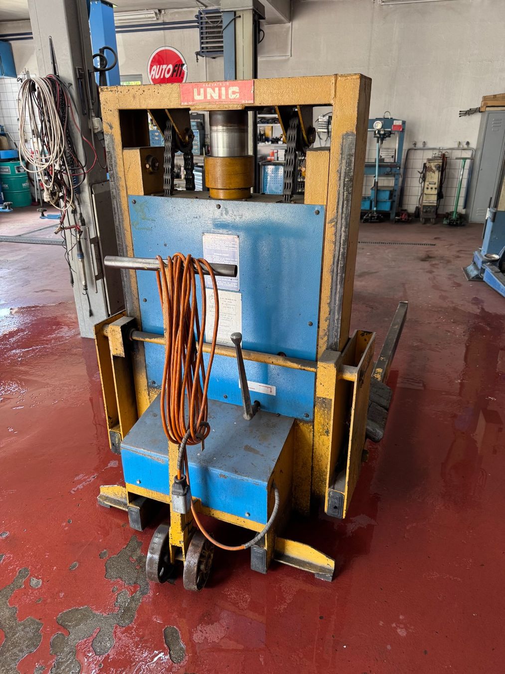 Piattaforme elevatrici & Crick: Autolift, Hubmaststapler, Hebebühne – Usato da Mühlethal venduto da Pmoby 1