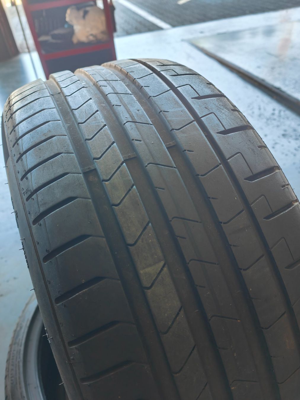 Pirelli Pneus & Kompletträder: 235/35 R20 Sommerreifen – Gebraucht aus Oberengstringen von Reifen-Lagerverkauf 4