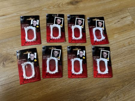 Vampir Gebiss 8 Stk. Originalverpackt