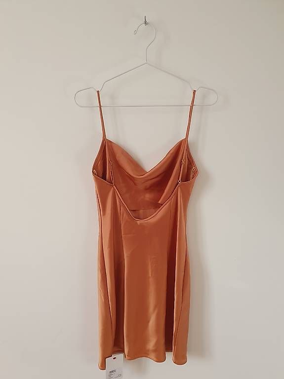 Kleider: Nanushka Satin Minikleid – Gebraucht aus Aesch BL von pusteplum 2