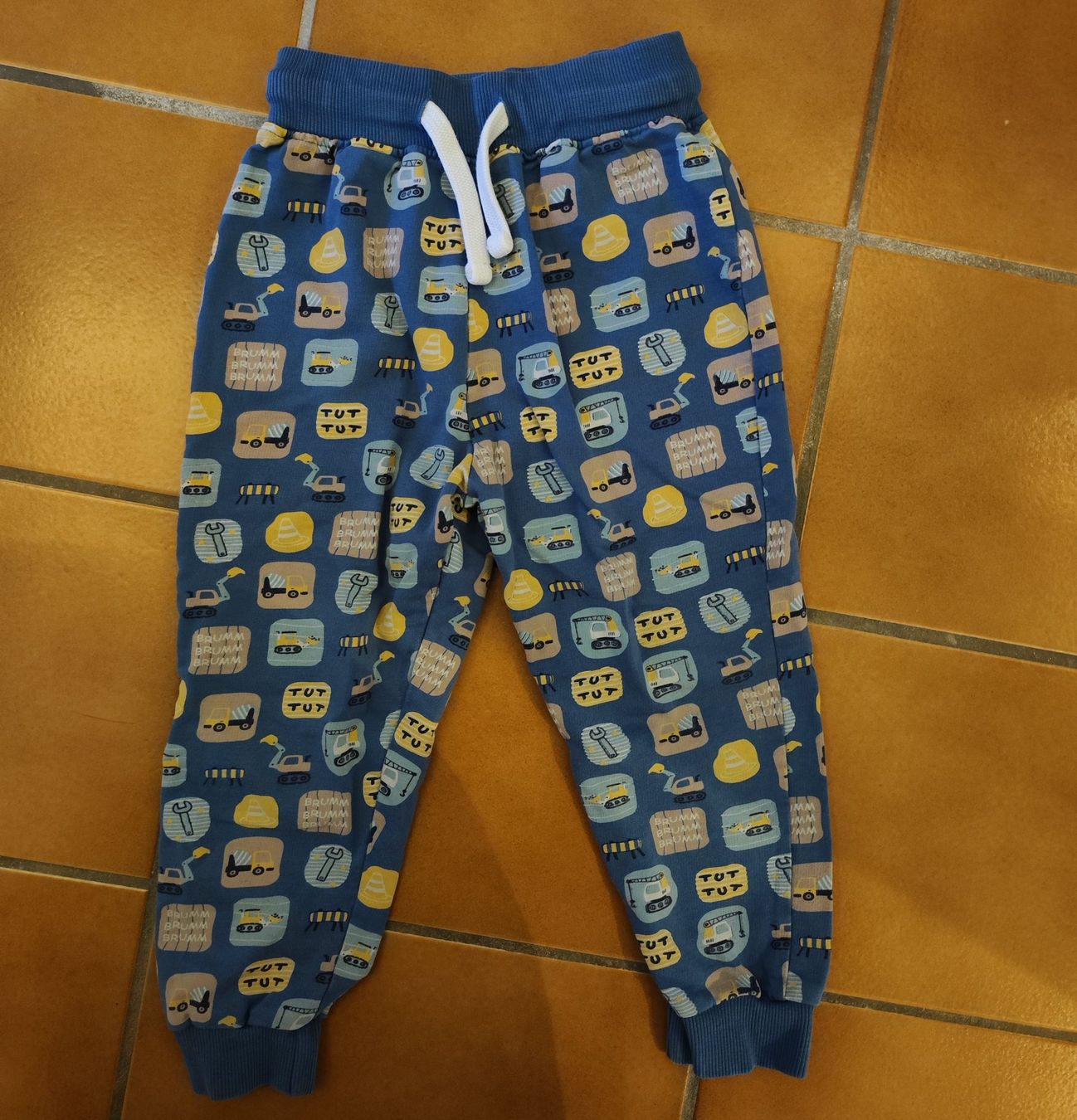 Alana Hosen: Trainerhose gr. 104 – Gebraucht aus Reinach BL von chilller92