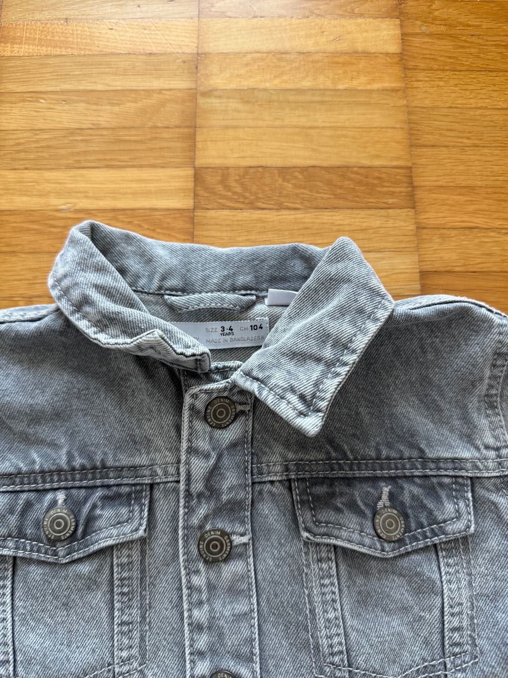 Zara Giacche & Cappotti: ZARA Jeansjacke Gr 104 – Nuovo (secondo la descrizione) da Richterswil venduto da Eunoia85 1
