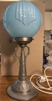 Art Deco Tischlampe Metallfuss blauer Glasschirm