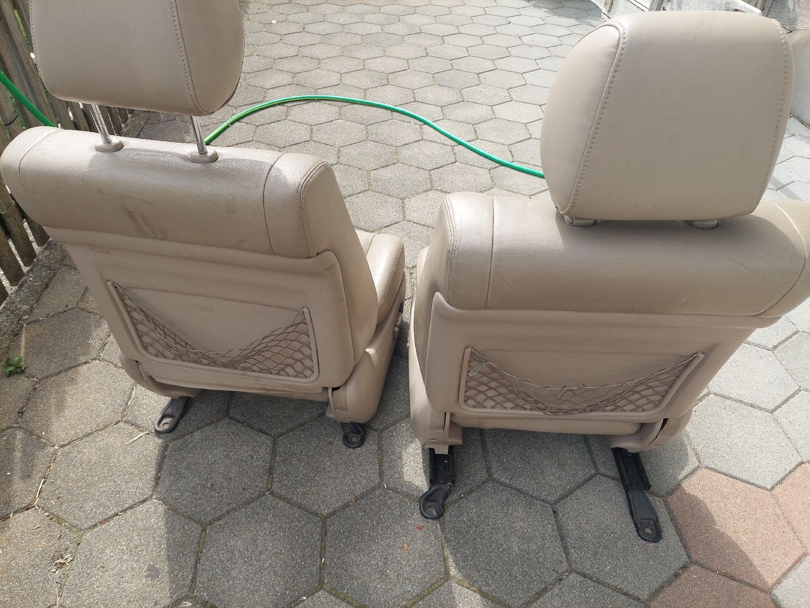 Toyota Tutti pezzi di ricambio auto: Landcruyser Autositze – Usato da Matten (St. Stephan) venduto da riva010