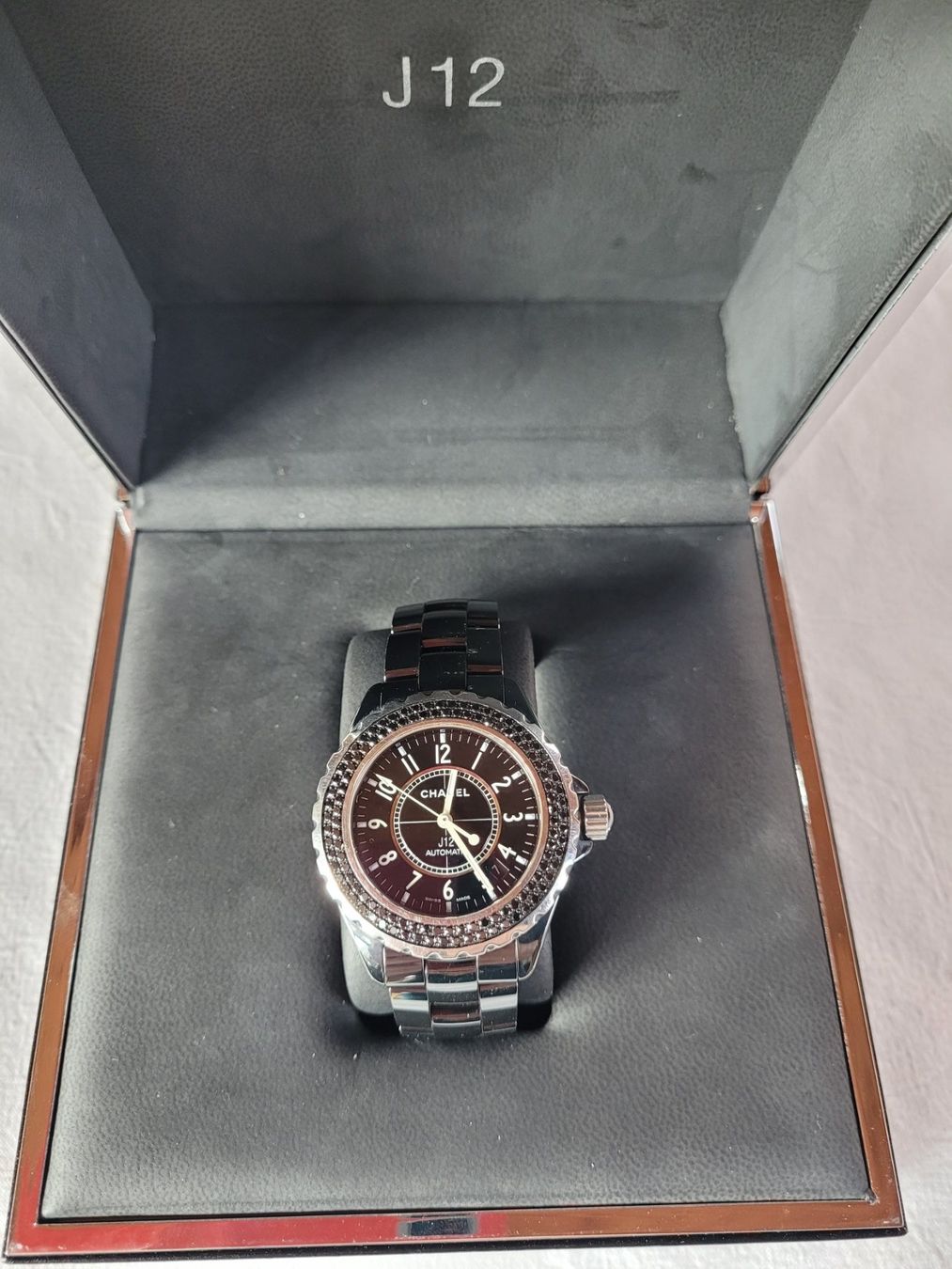 Chanel Orologi: Chanel J12 mit schwarzen Diamanten – Usato da Ennetmoos venduto da Billi20 1