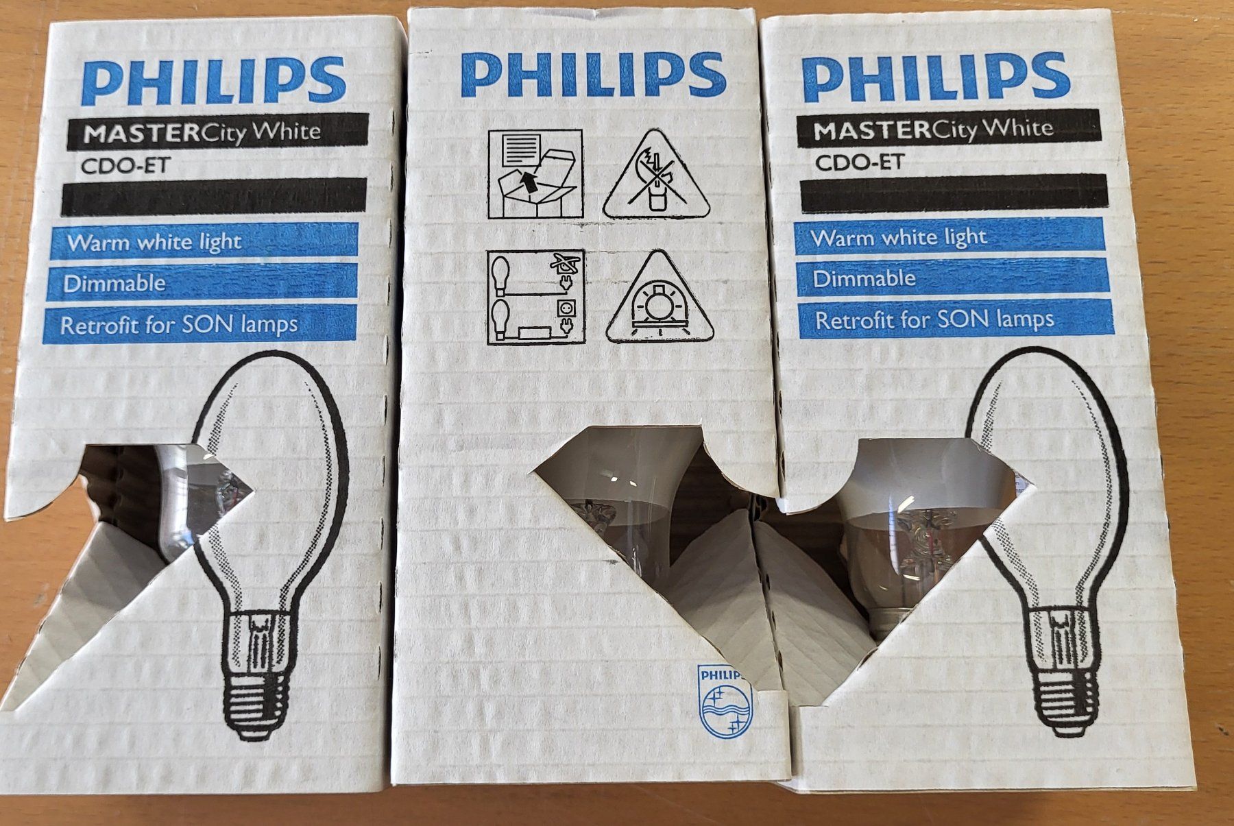 Philips Lampade: Philips MASTER E27 CDO-ET Plus CityWeiß Leuchtmittel, 3 Stk. – Nuovo e nell'imballaggio originale da Davos Dorf venduto da Milwaukee02 3