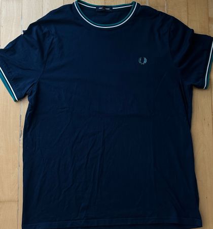 Fred Perry T-Shirt / Grösse XL / Marineblau