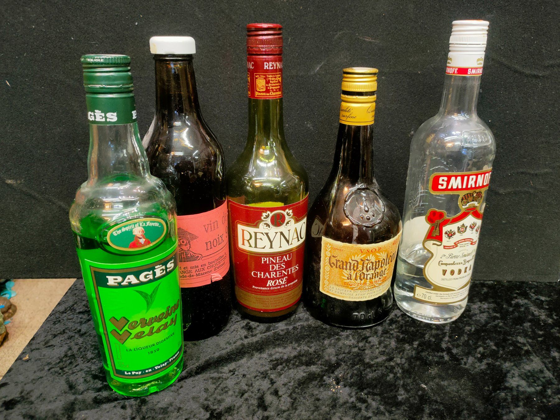Spirituosen: LOT DE 5 BOUTEILLES ENTAMÉ – Gebraucht aus Genève von Leboucheoreilles