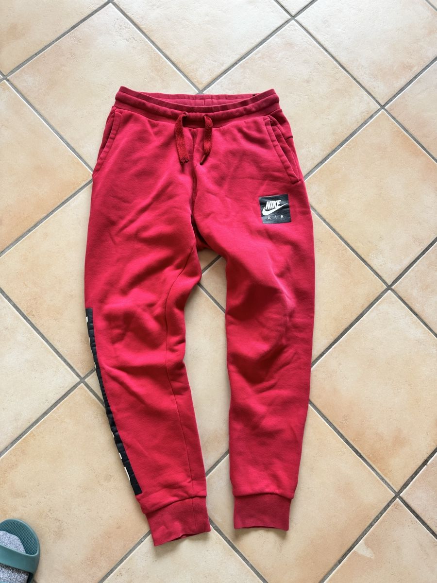 Nike Pantaloni: jogging nike rouge  – Usato da Lonay venduto da nei_79jc