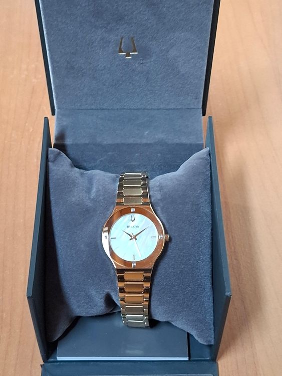 Montre à Quartz Bulova - Boîtier Or, Cadran Blanc, Bracelet Noir - Neuf Avec Boîte