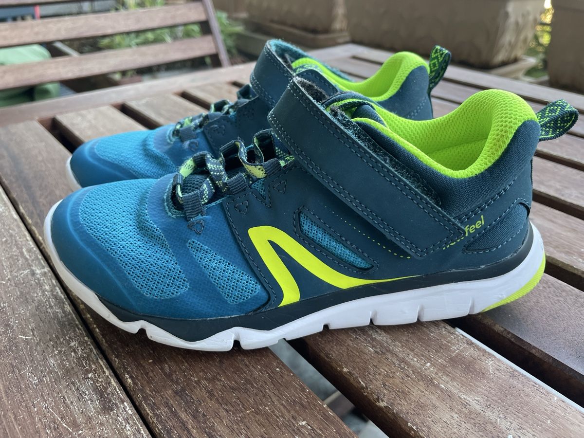 Decathlon Scarpe per ragazzi: Hallenschuhe Grösse 33 Blau – Usato da Bern venduto da brup 3