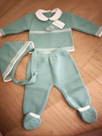 Wunderschönes Baby-Strickset – Neu mit Etikett Elegant