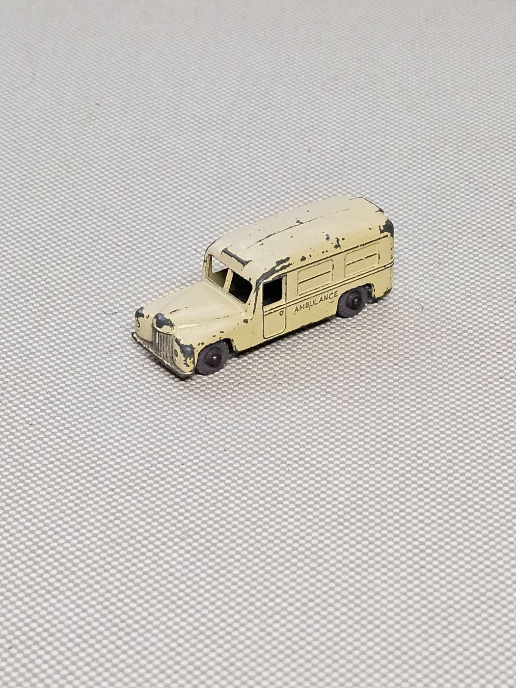 Lesney Modellini d'auto: Lesney Daimler Ambulance – Usato da Starrkirch-Wil venduto da easygo13
