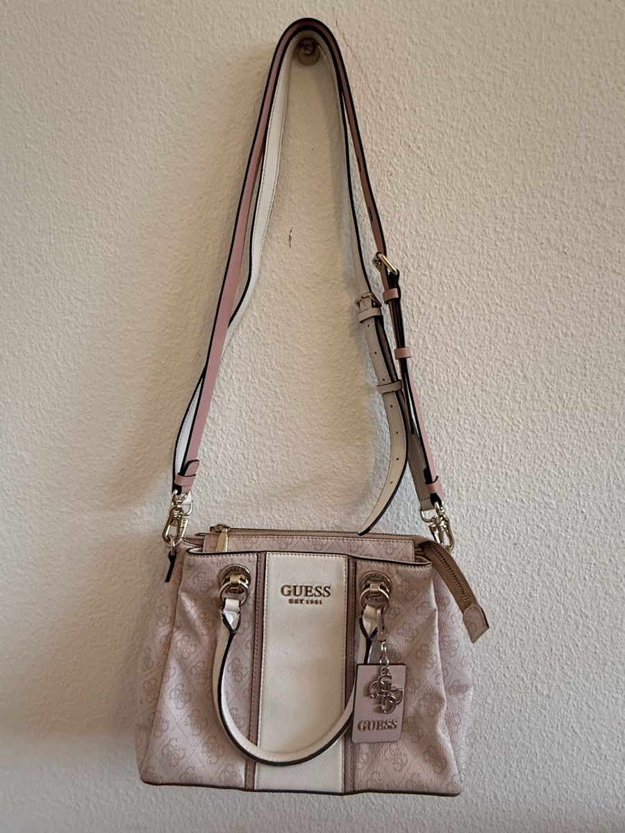Guess Sacs femmes: Guess Tasche pink  – D'occasion à Belp par Lu96