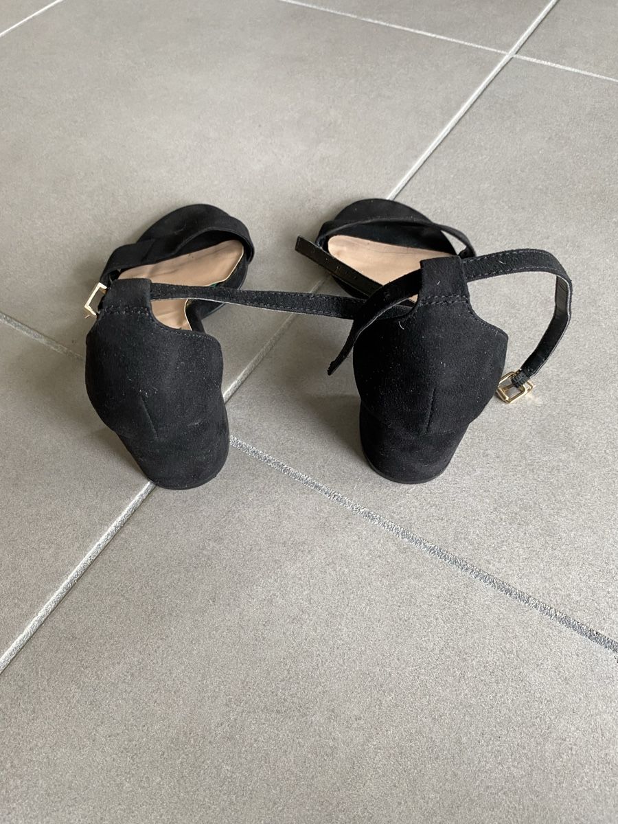 Scarpe da donna: Sandales noires Even&Odd – Usato da Genève venduto da TheMattiBoutique 1