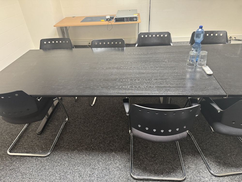 Scrivanie: Konferenztisch / Bürotisch – Usato da Lohn-Ammannsegg venduto da tschemeker