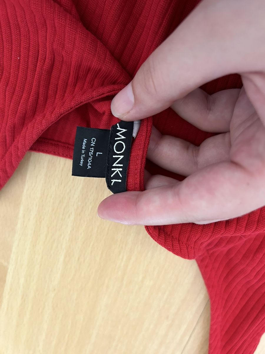 Monki Tops: MONKI rotes Crop Top – Gebraucht aus Winterthur von cotton97 1