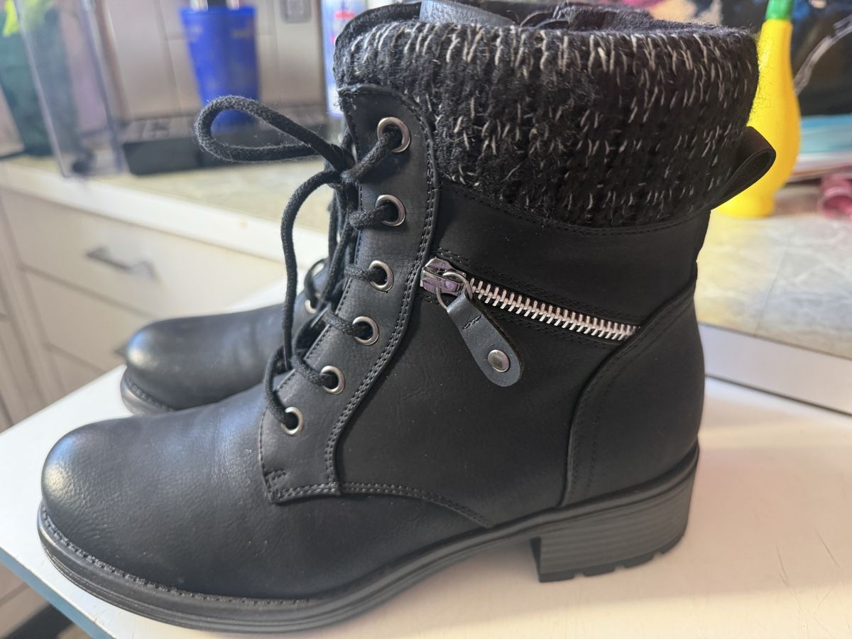 Scarpe da donna: Schwarze Stiefeletten neu – Nuovo (secondo la descrizione) da Witterswil venduto da gsc_z6ts